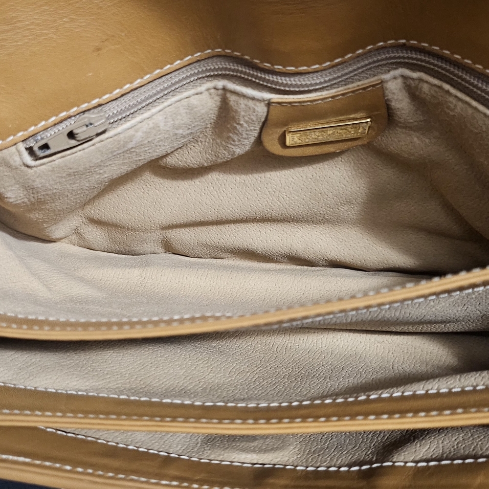EUC!! AUTHENTIC VINTAGE GUCCI clutch/crossbody/shoulder bag - no strap. - Picture 4 of 16